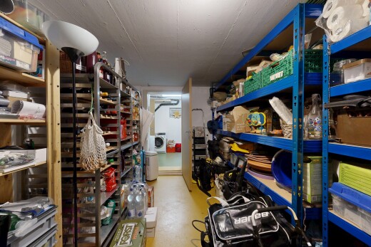 garde-manger avec lave-linge et sèche-linge