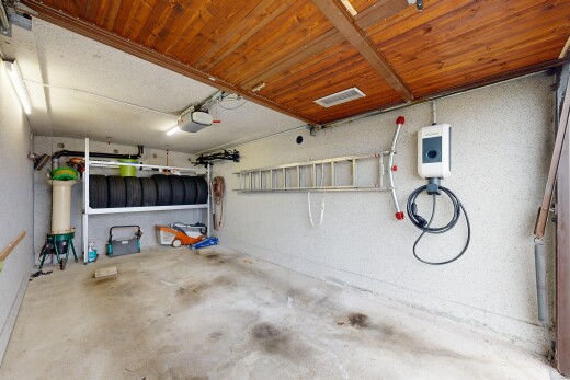 parking avec inside property