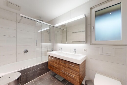 salle de bains avec salle de bain complète, double vasque, inside property, douche-bain combinés, et dark floor