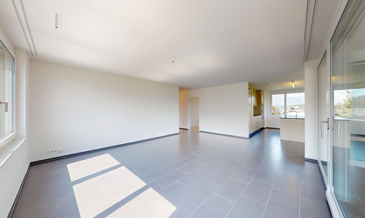 pièce vide avec natural light, lumière naturelle, inside property, drywall, et cloison sèche