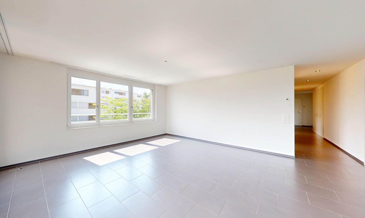 pièce vide avec natural light, lumière naturelle, inside property, drywall, et cloison sèche