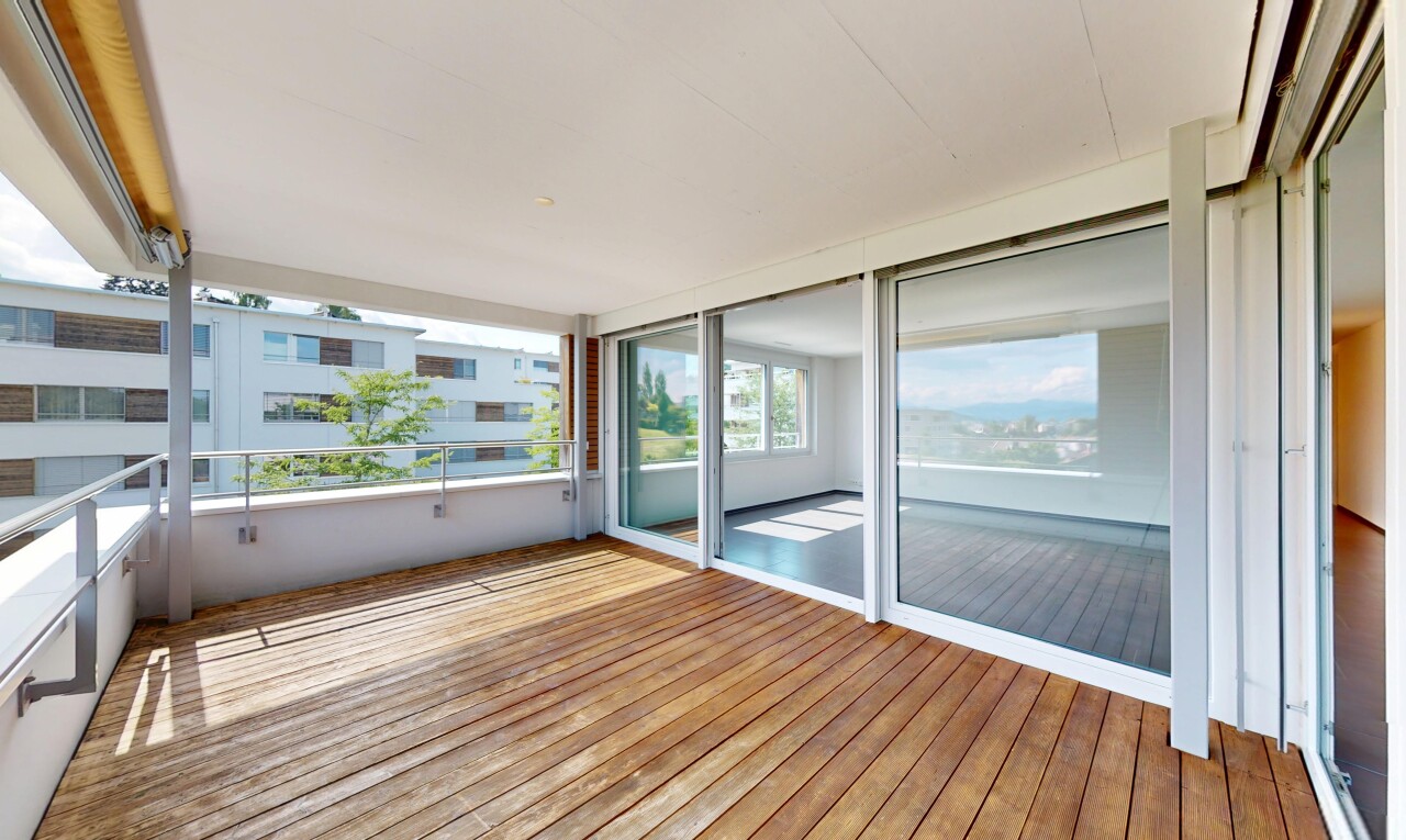 terrasse avec balcon, day time, et inside property