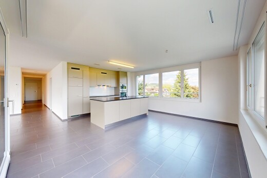 cuisine avec natural light, lumière naturelle, inside property, armoires à panneau plat, et drywall