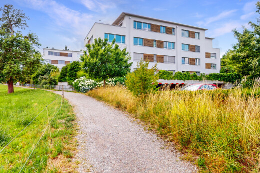 extérieur du bâtiment avec day time et property visible