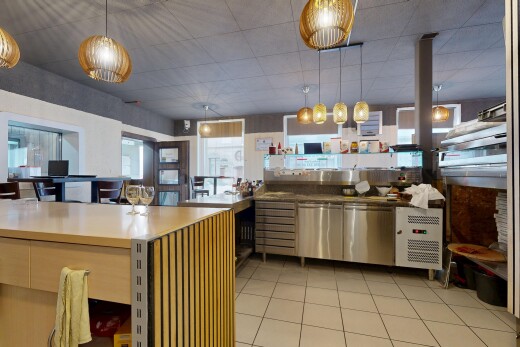 küche mit inside community, arbeitsplatten, natürliches licht, natural light, und tile floor