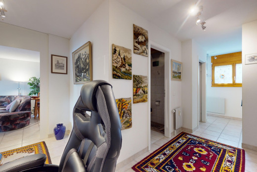 couloir avec radiateur et carrelage