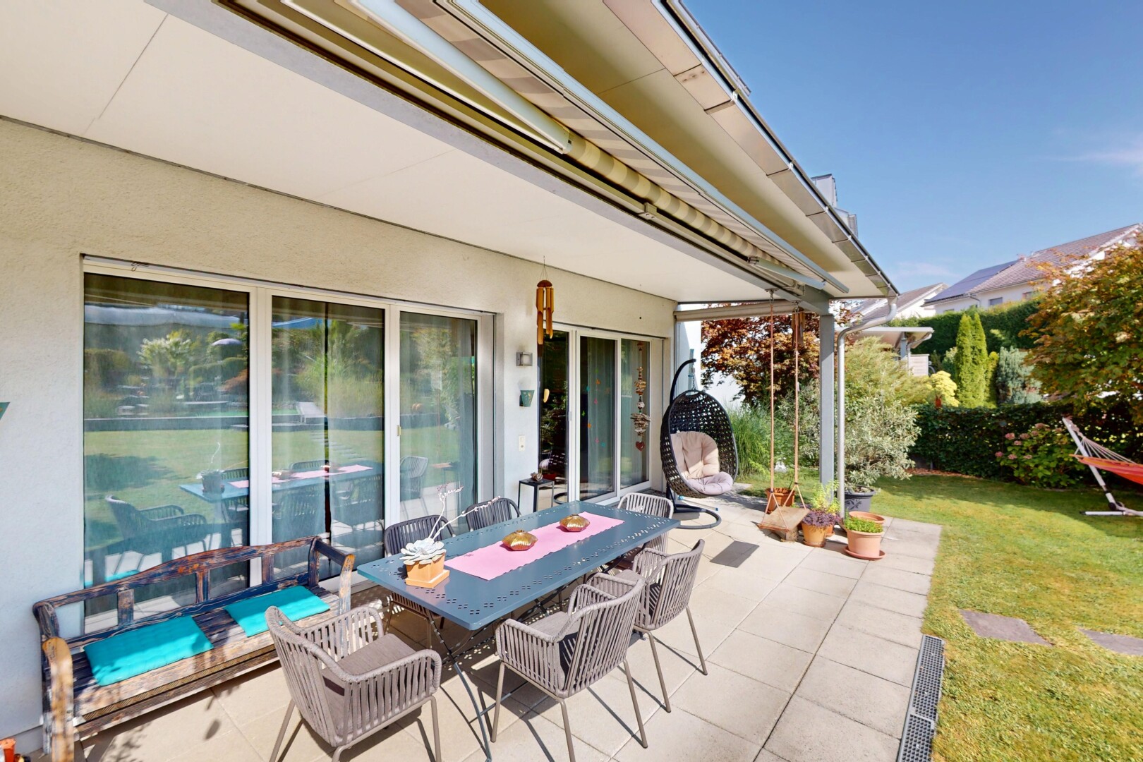 terrasse mit property visible, essbereich im freien, terrasse, day time, und rasen