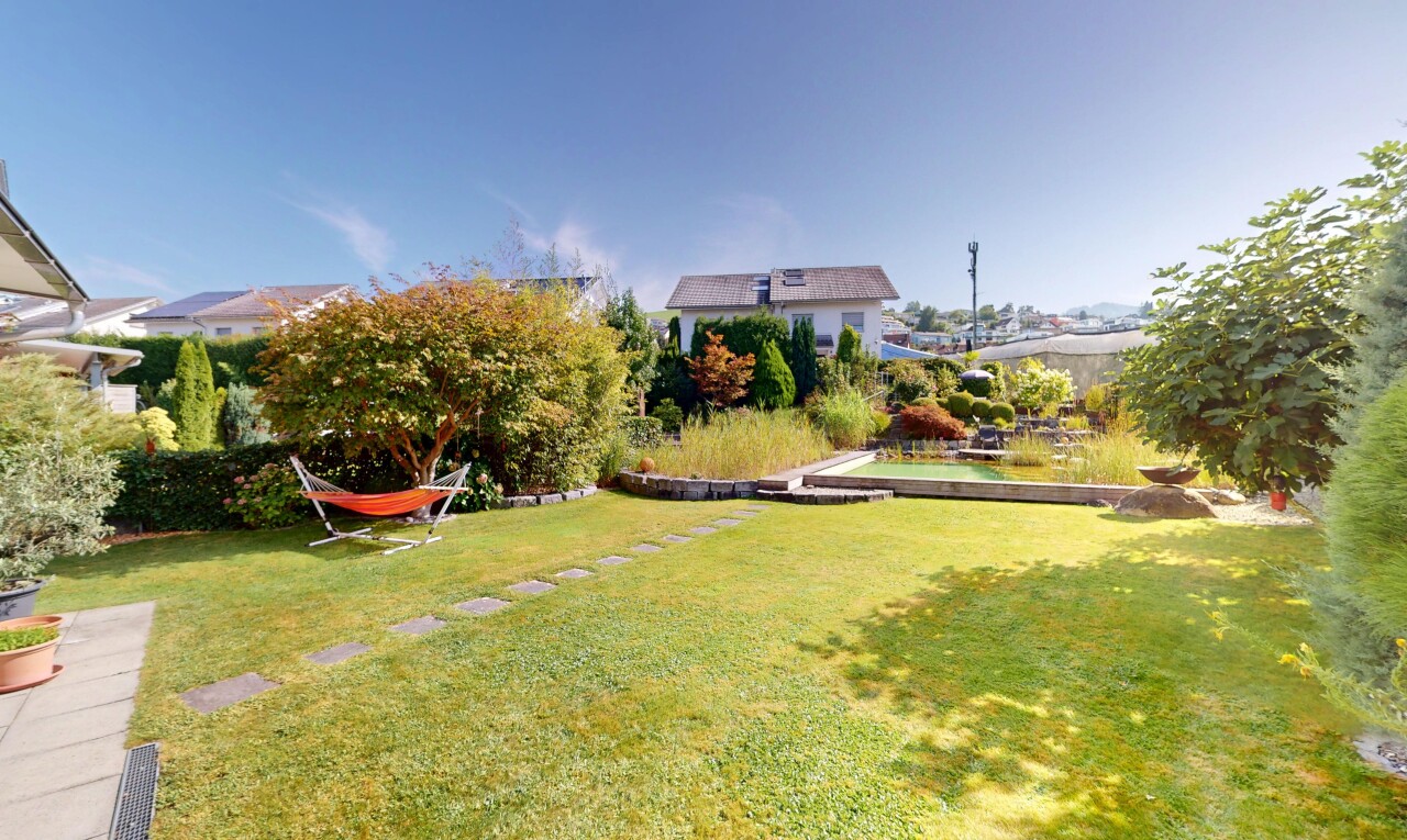 garten mit from property, rasen, und day time