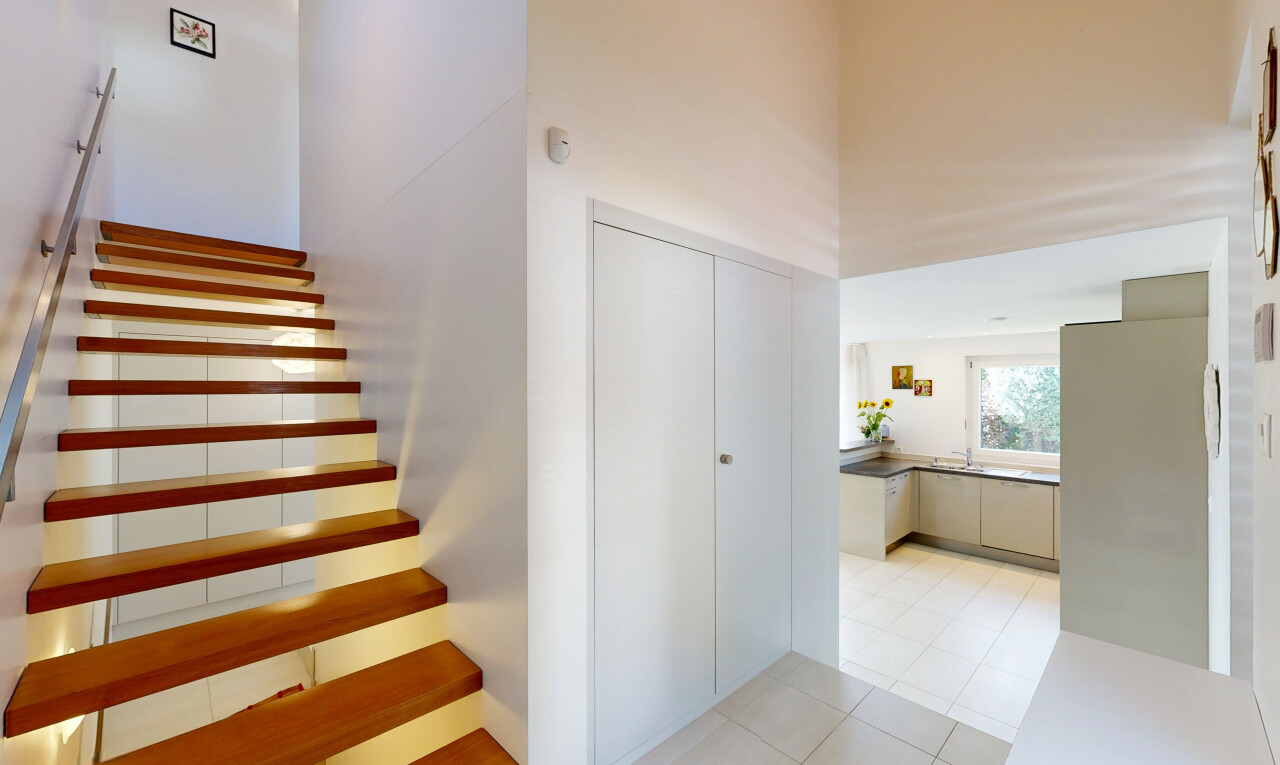 treppe mit treppen, light floor, wood finish stairs, drywall, und gipskartonwand