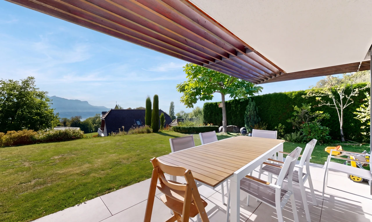 terrasse mit from property, rasen, terrasse, pergola, und day time