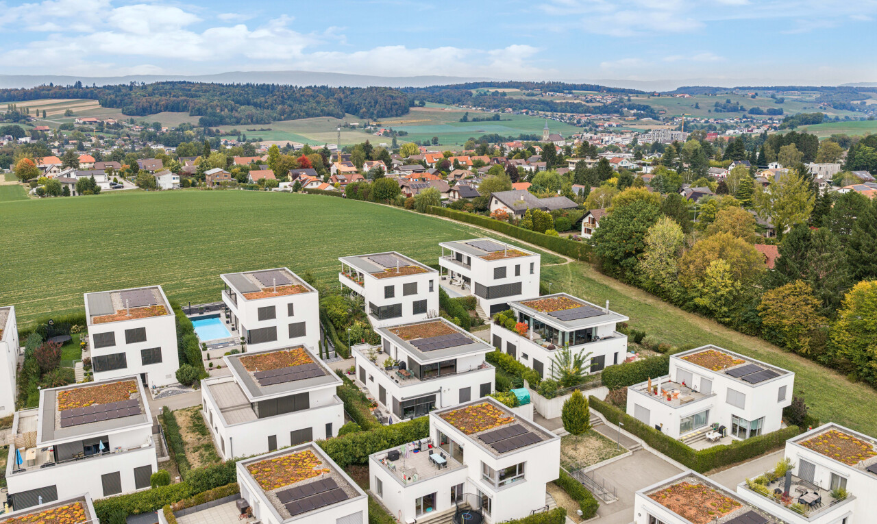 blick auf die berge mit day time, residential view, wohngebietblick, und neighborhood view