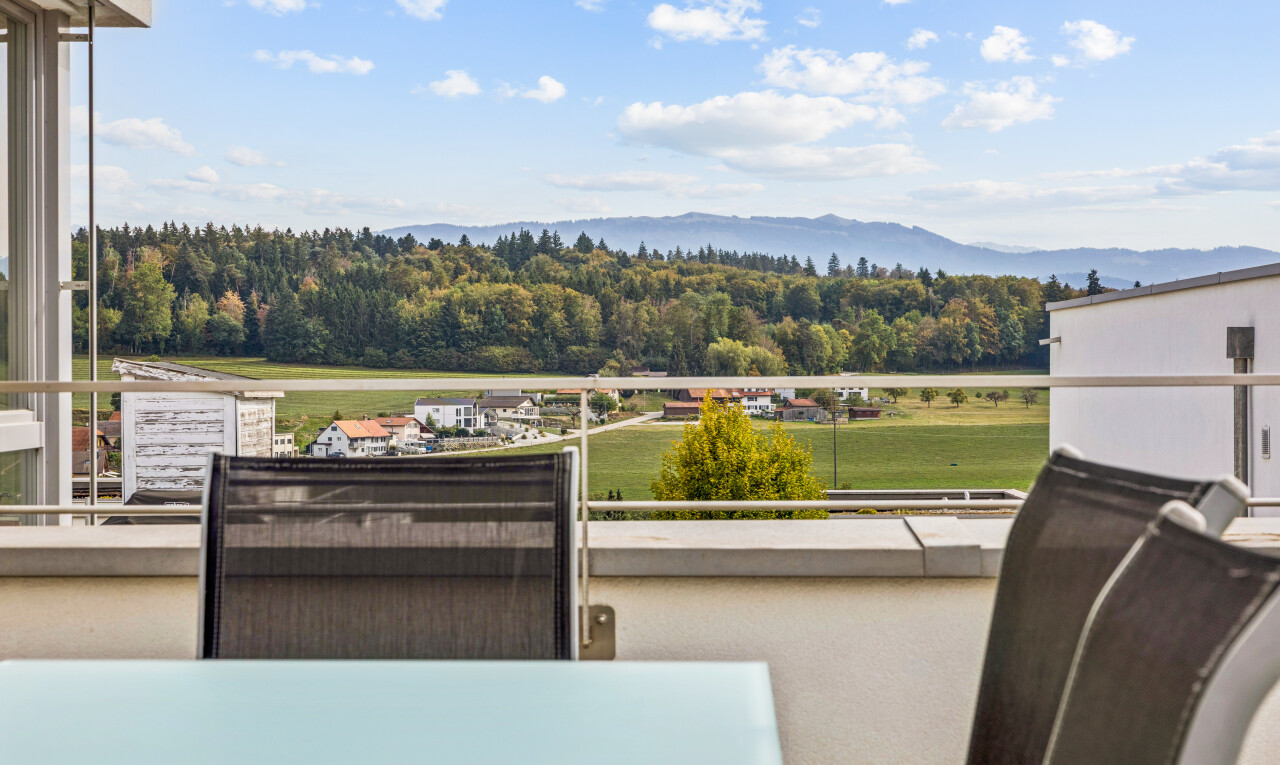 terrasse mit balkon, view focus, day time, forest view, und waldblick
