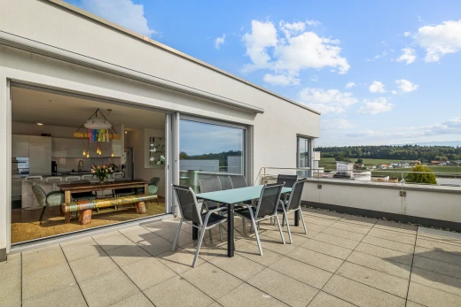 terrasse avec day time, coin repas extérieur, et terrasse