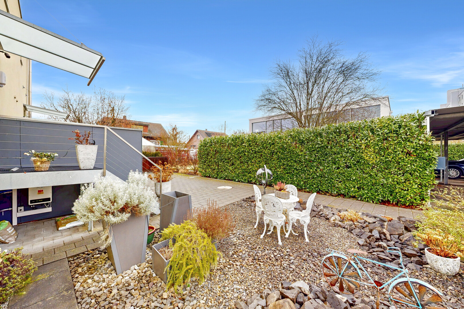 terrasse avec from property, coin repas extérieur, et day time