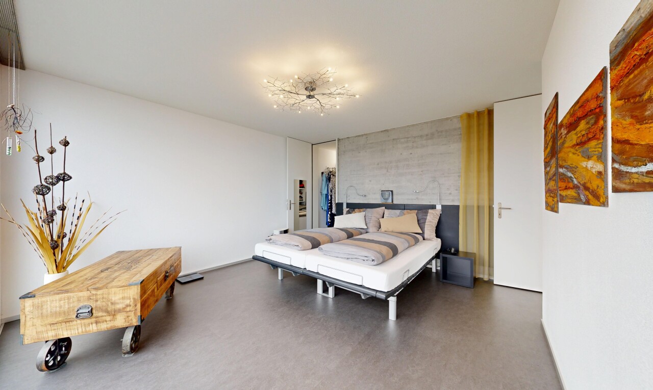 chambre avec cloison sèche, drywall, inside property, sol en béton, et concrete floor