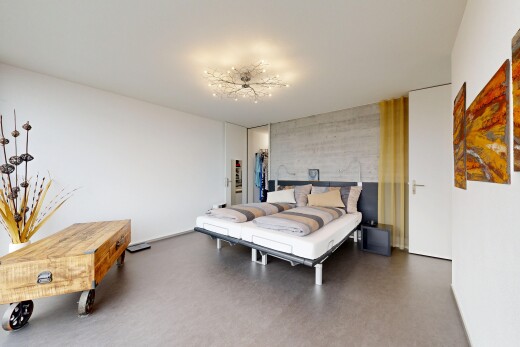 zimmer / schlafzimmer mit gipskartonwand, drywall, inside property, betonboden, und concrete floor