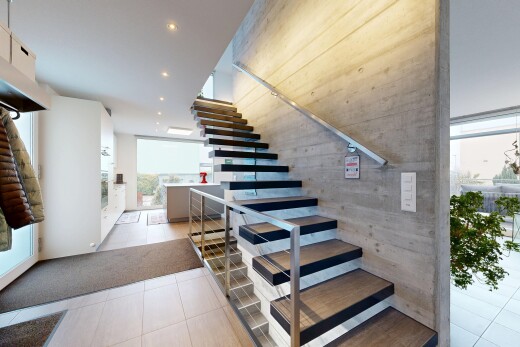 treppe mit treppen, inside property, einbauleuchten, recessed lighting, und fliesenboden