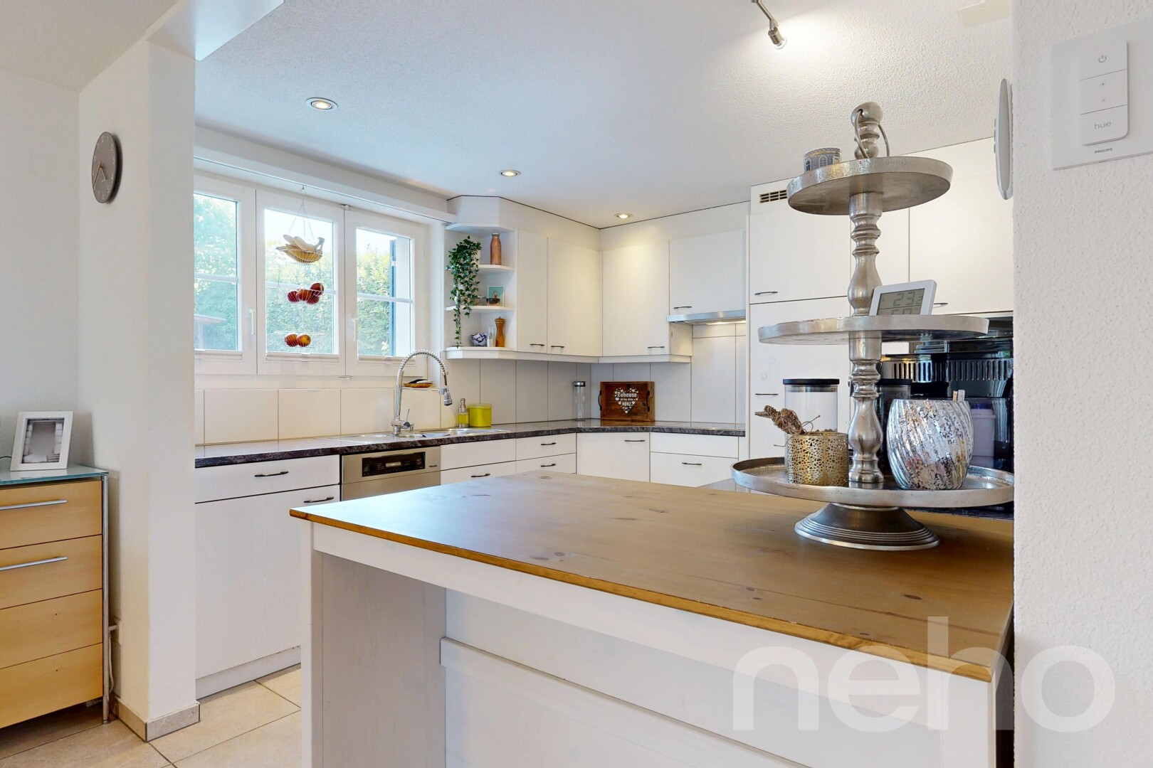 küche mit butcher block countertops, arbeitsfläche, dark countertops, two types countertops, und light floor