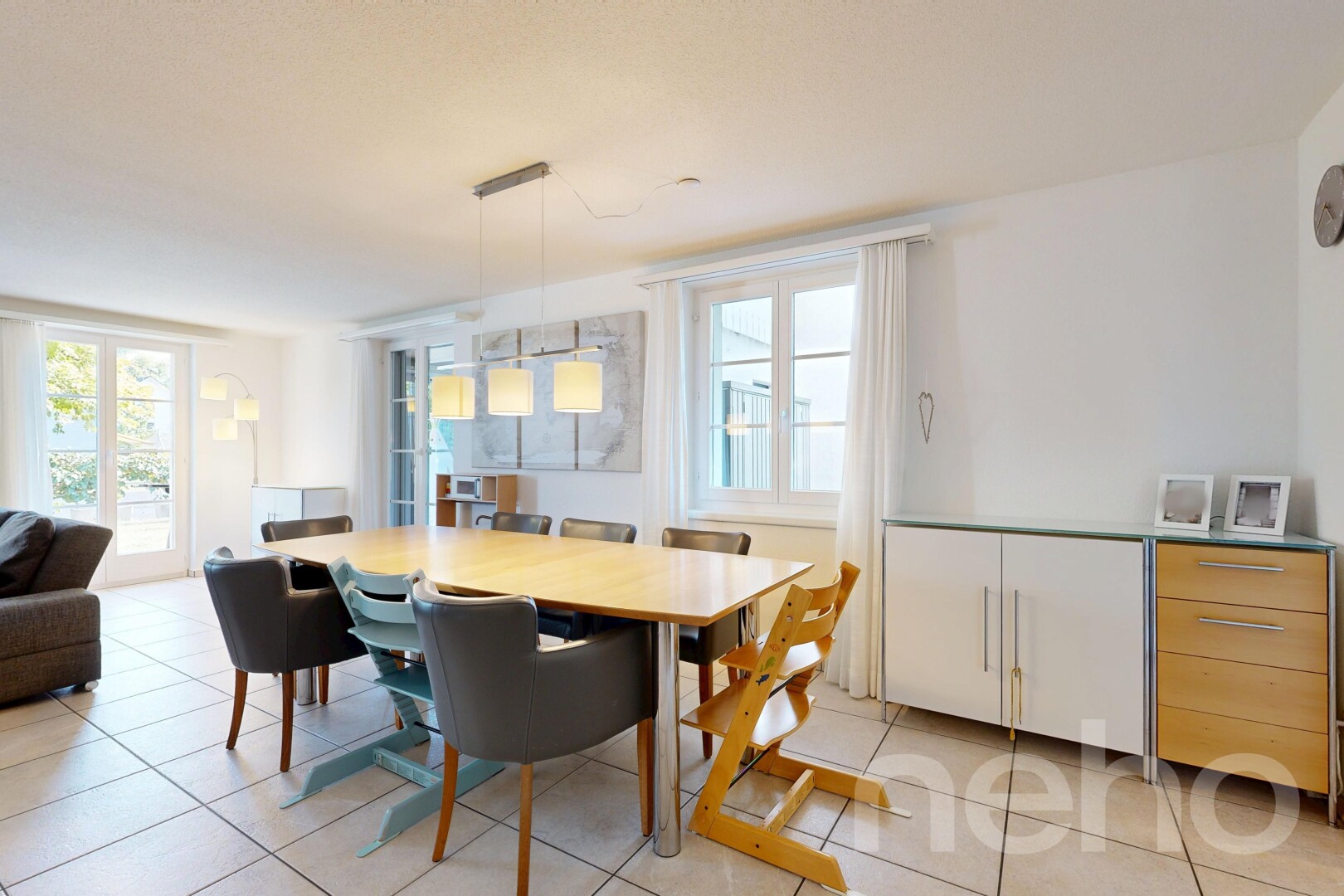 esszimmer mit light floor, drywall, gipskartonwand, tile floor, und fliesenboden