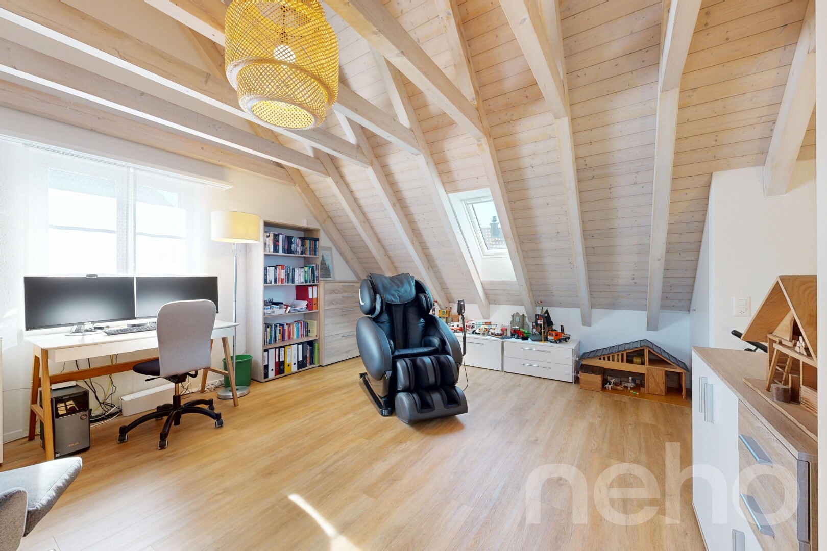 büro mit balkendecke, beamed ceiling, holzfußboden, wood finish floor, und zusätzliches zimmer