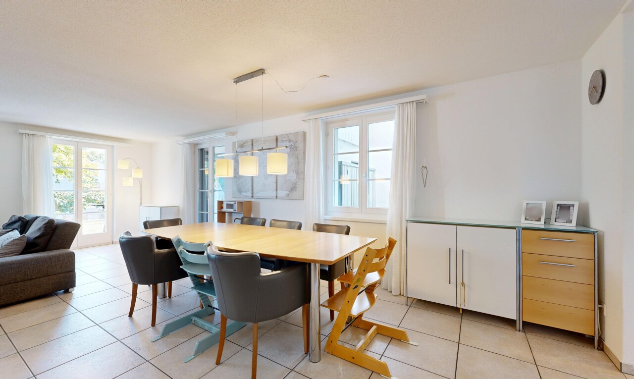 esszimmer mit light floor, drywall, gipskartonwand, tile floor, und fliesenboden