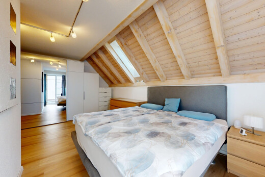 zimmer / schlafzimmer mit deckenbeleuchtung, beamed ceiling, balkendecke, vaulted ceiling, und dachschräge