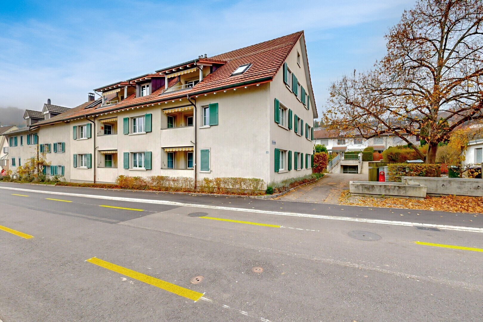 extérieur du bâtiment avec day time et property visible