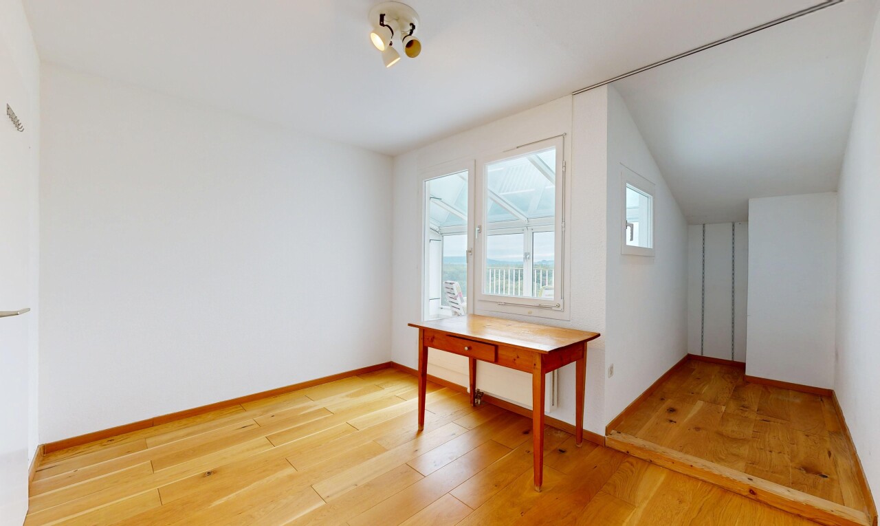 leerer raum mit wood finish floor, holzfußboden, drywall, gipskartonwand, und inside property