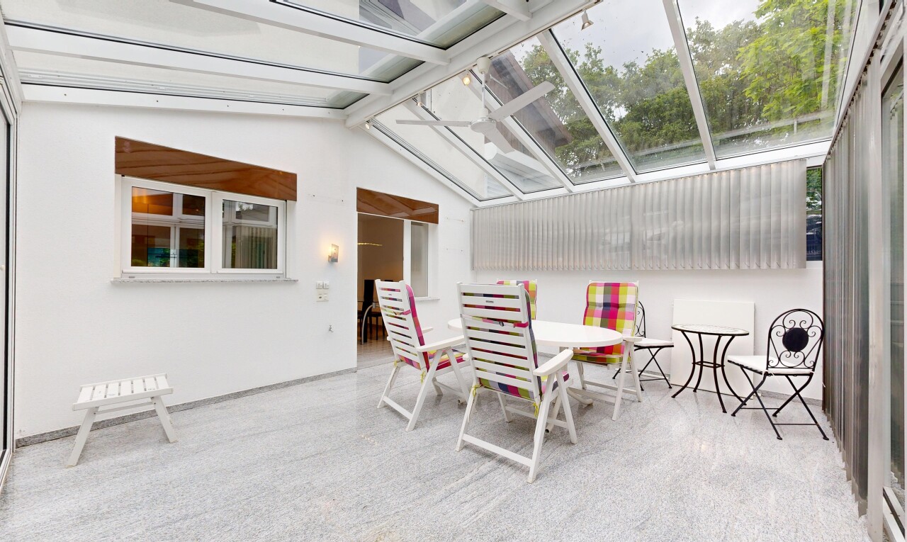 terrasse mit essbereich im freien, property visible, und terrasse