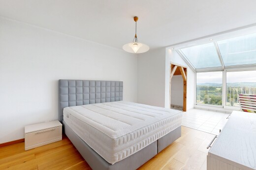 zimmer / schlafzimmer mit inside property, gipskartonwand, drywall, natürliches licht, und natural light