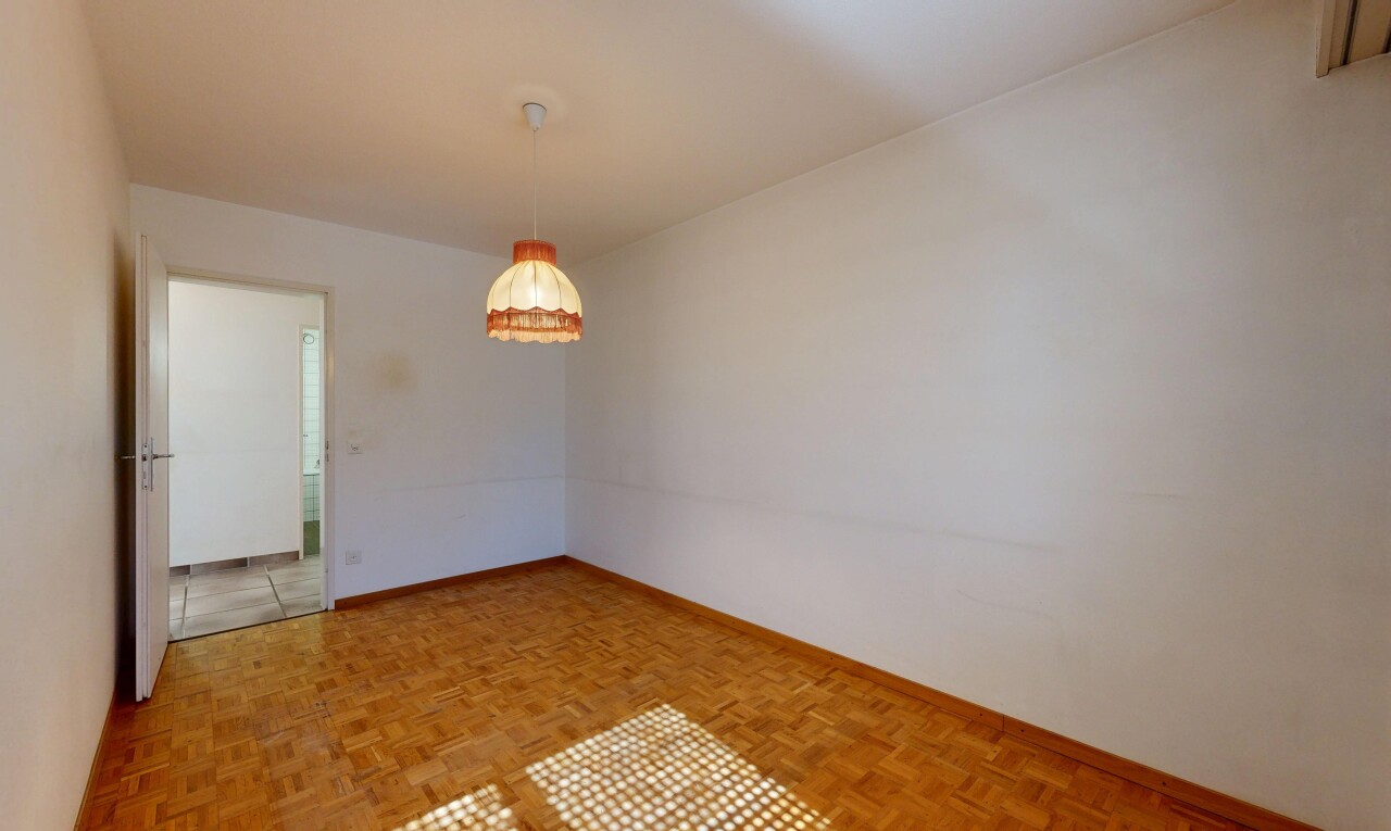 pièce vide avec drywall, cloison sèche, inside property, baseboards wall, et plinthes murales