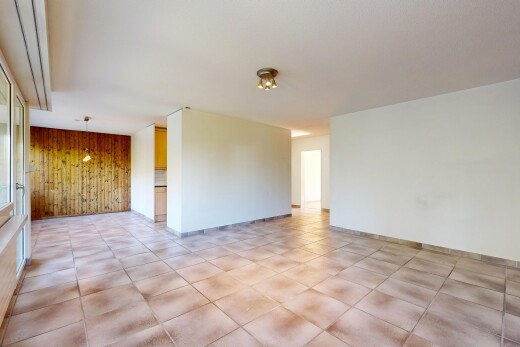 leerer raum mit holzwand, wood wall, light floor, inside property, und gipskartonwand