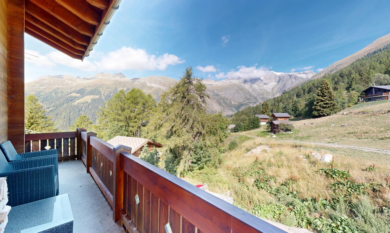 balcon avec view focus, mountain view, vue sur la montagne, from property, et day time