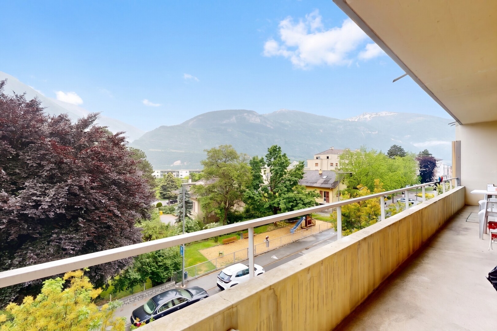 balcony featuring a mountain view