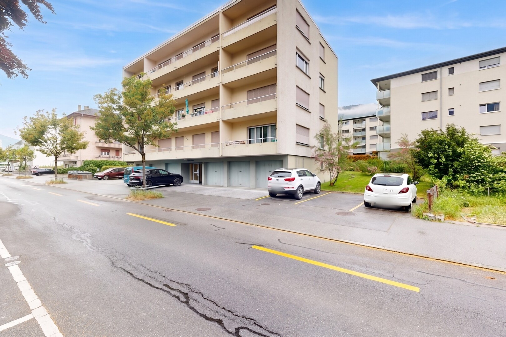 view of apartment building / complex featuring uncovered parking