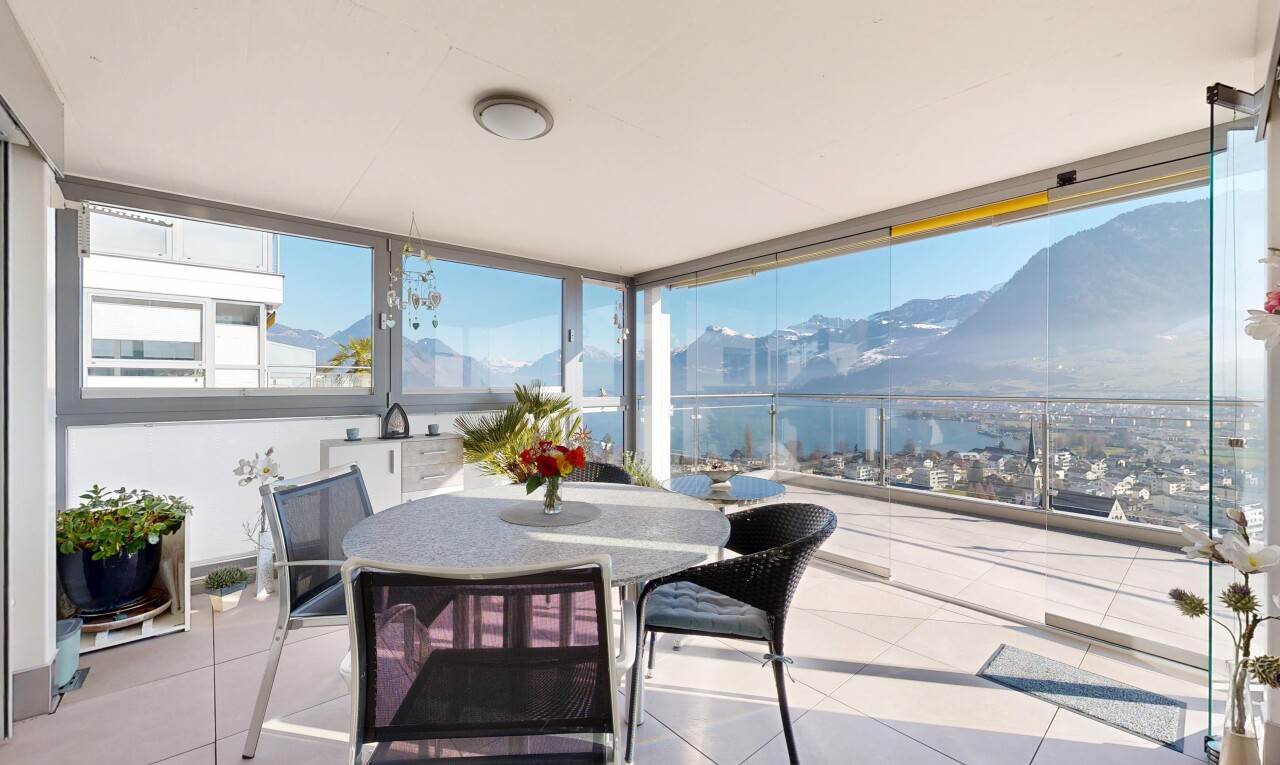terrasse mit day time, wintergarten, essbereich im freien, blick auf die berge, und mountain view