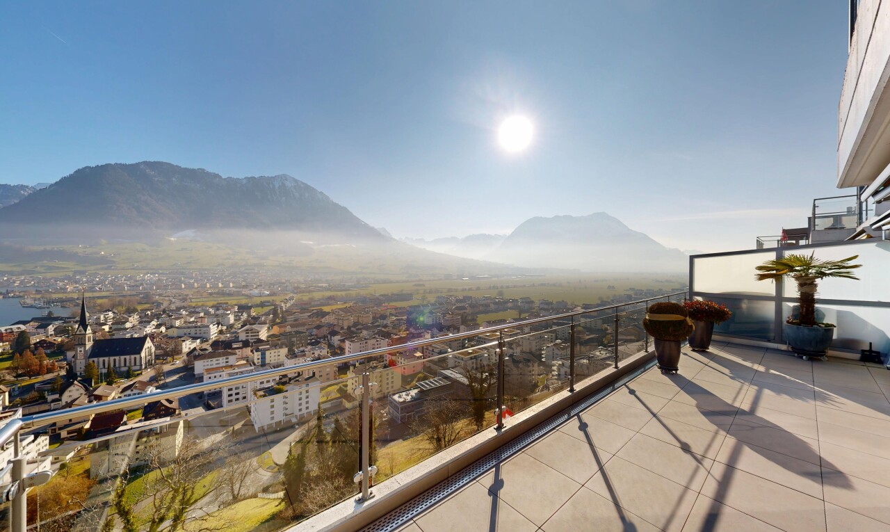 terrasse mit terrasse, blick auf die berge, mountain view, day time, und from property