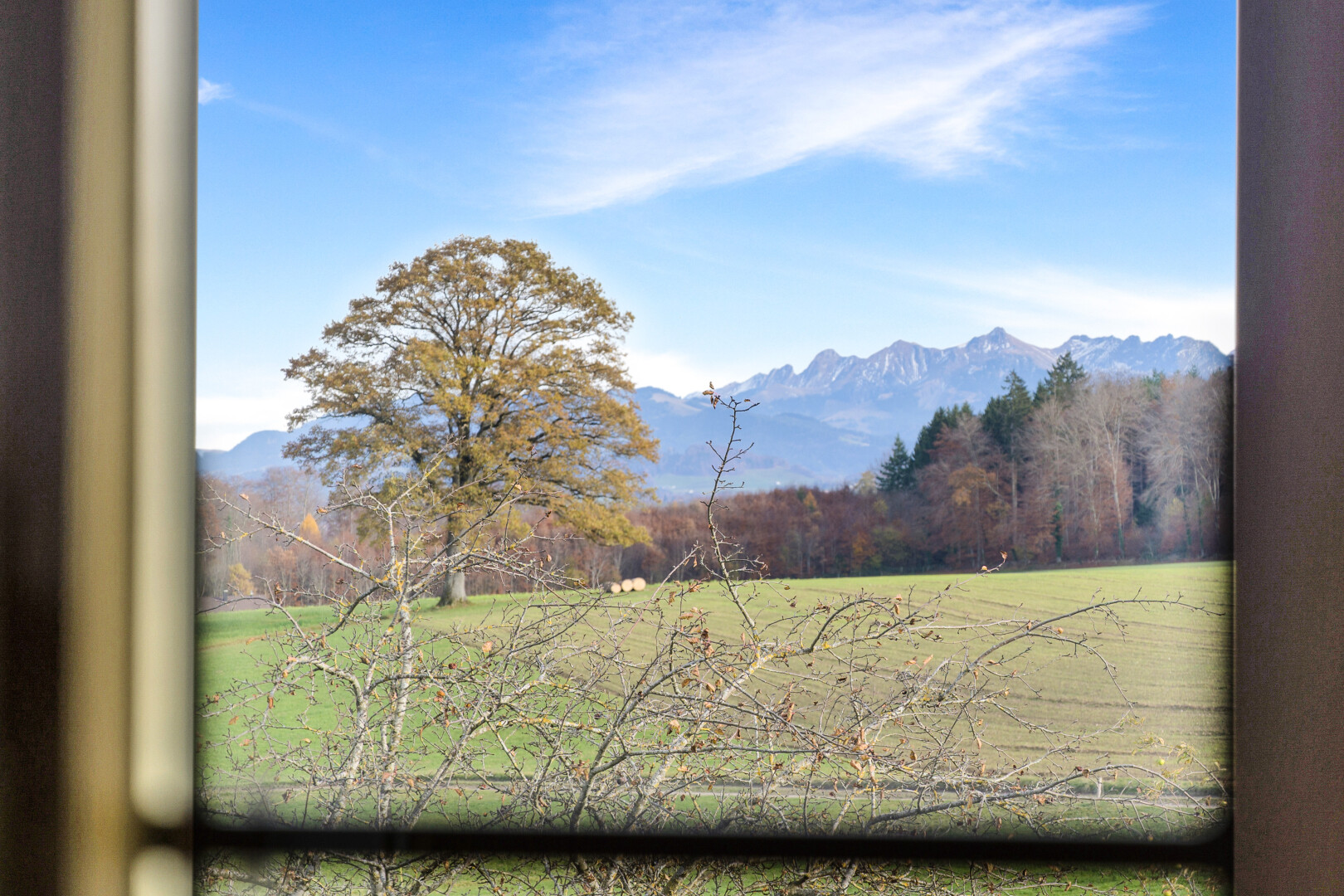 vue sur la montagne avec vue sur la montagne, mountain view, day time, et inside community