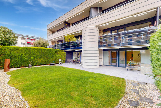 view of apartment building / complex