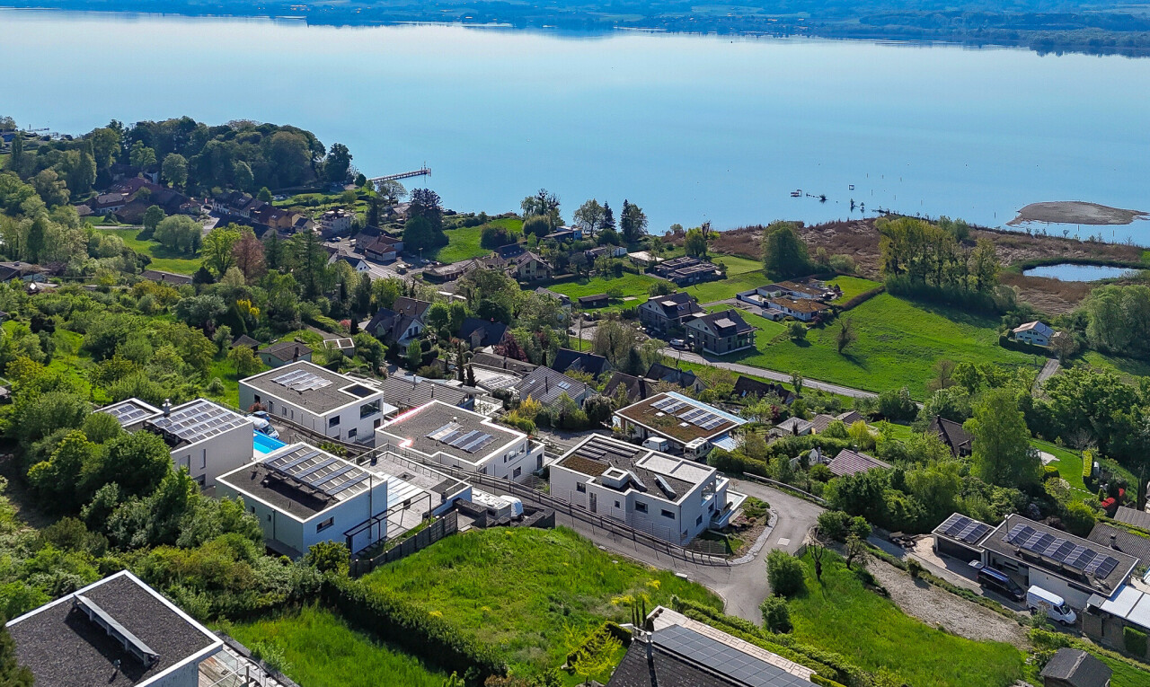 vue sur la mer avec vue résidentielle et vue sur l'eau