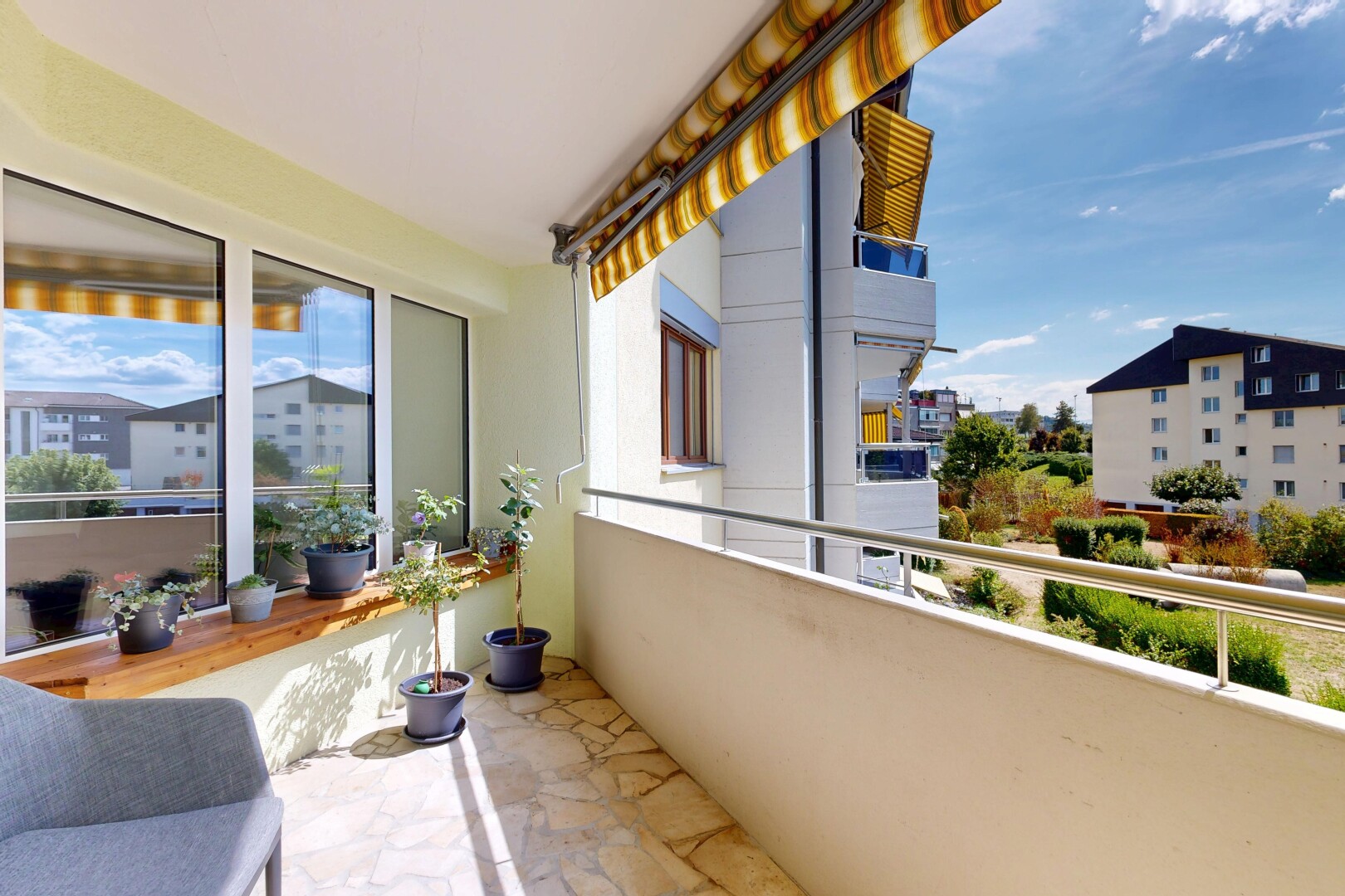 balcon avec day time, balcon, et view focus