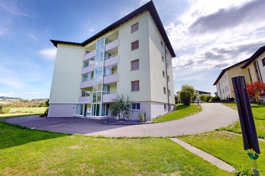 extérieur du bâtiment avec vue sur le complexe d'appartements, apartment complex view, day time, et from community