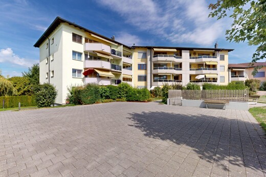 extérieur du bâtiment avec vue sur le complexe d'appartements, apartment complex view, day time, et from community