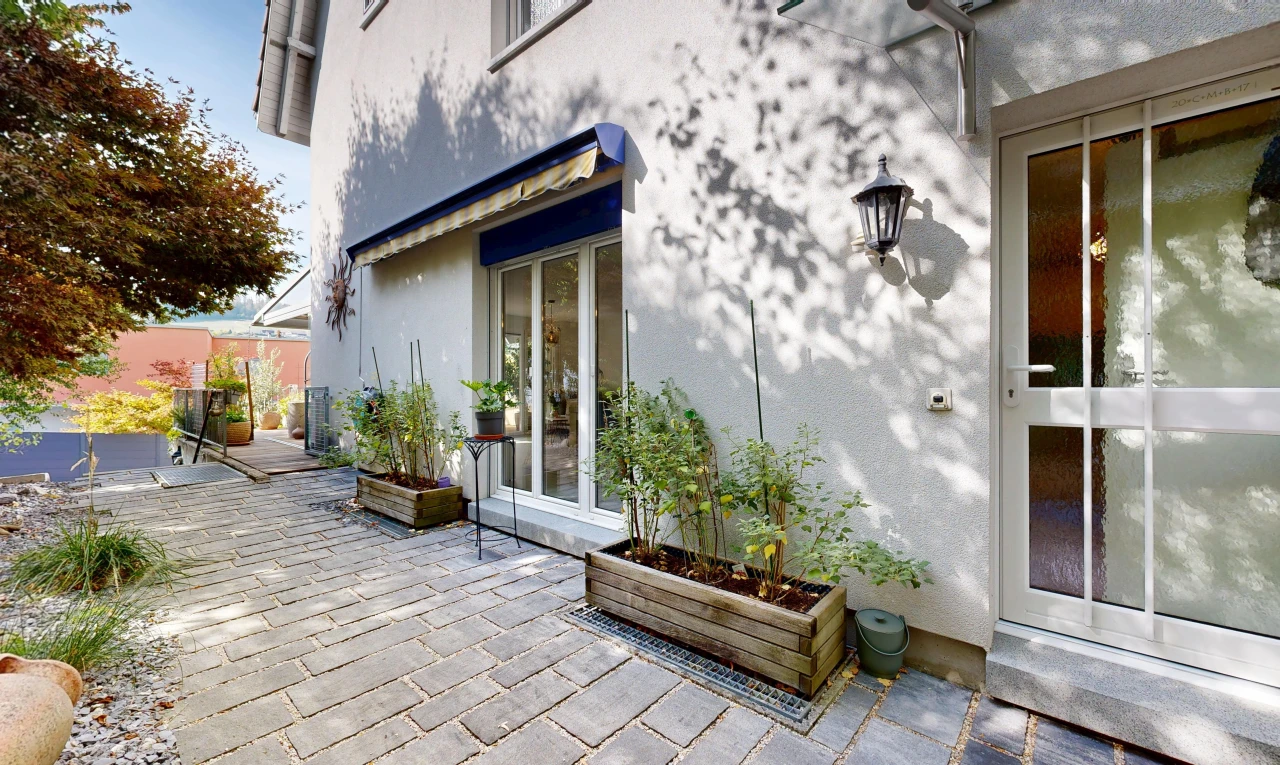terrasse avec property visible, terrasse, from property, et day time