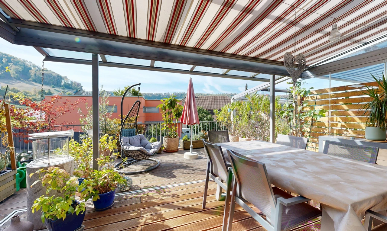 terrasse avec terrasse, coin repas extérieur, day time, et from property