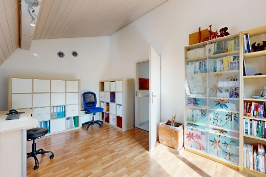 bureau avec plafond haut, high ceiling, cloison sèche, drywall, et plafond voûté