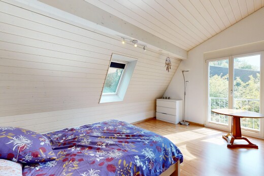 chambre avec plafond voûté, vaulted ceiling, pièce supplémentaire, plafond en bois, et wood ceiling