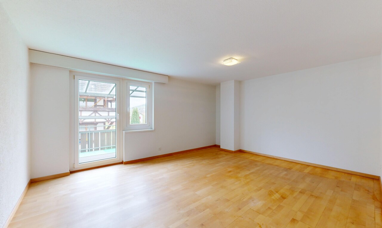 leerer raum mit holzfußboden, wood finish floor, gipskartonwand, drywall, und inside property
