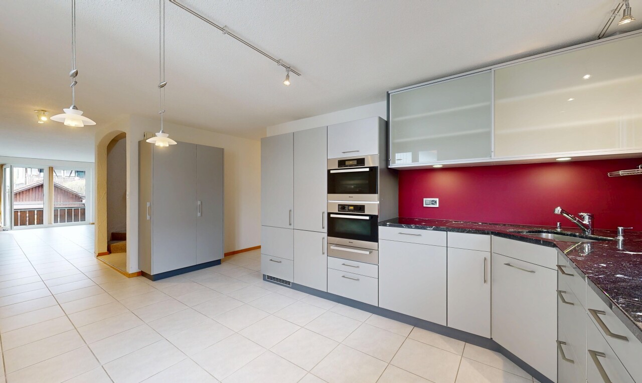 küche mit dark countertops, drywall, gipskartonwand, light floor, und inside property