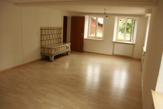 leerer raum mit holzfußboden, wood finish floor, natürliches licht, natural light, und inside property